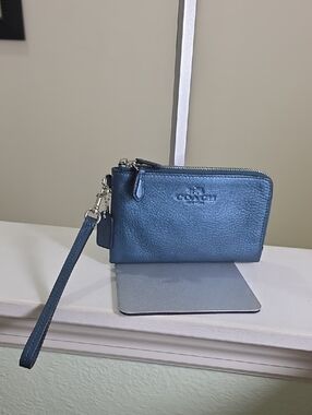 Coach Double Corner Zip Metallic Blue Silvertone HDWR Wristlet GUC